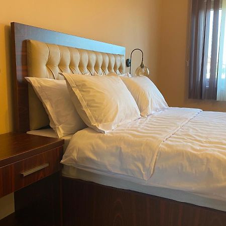 Hotel Kolonja'S เดบาร์ ภายนอก รูปภาพ