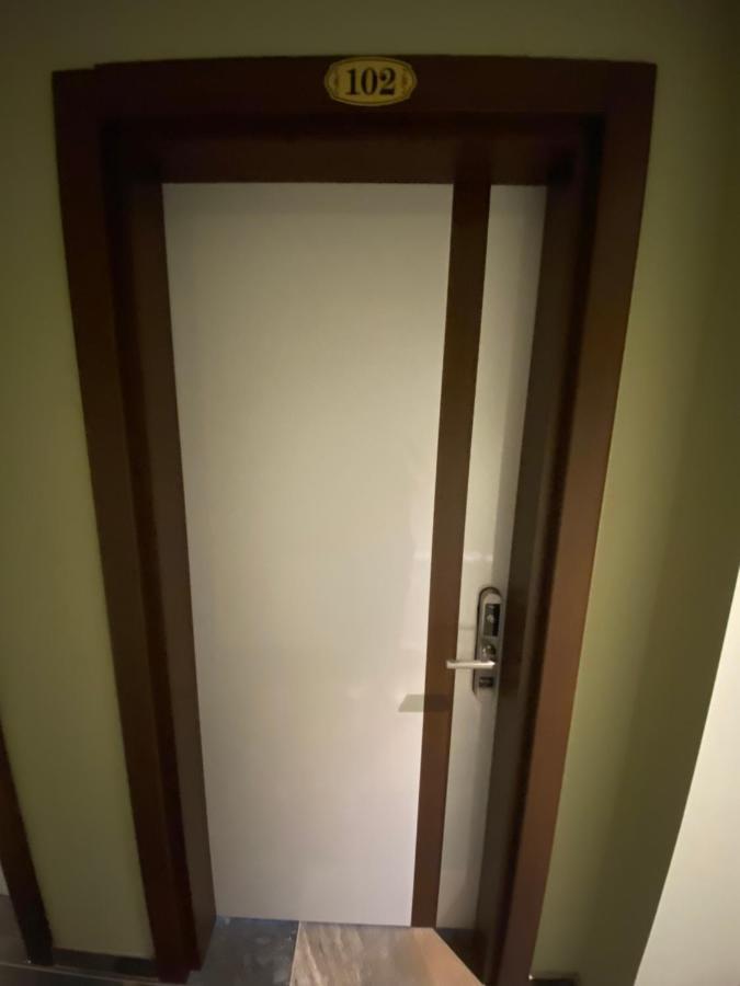 Hotel Kolonja'S เดบาร์ ภายนอก รูปภาพ