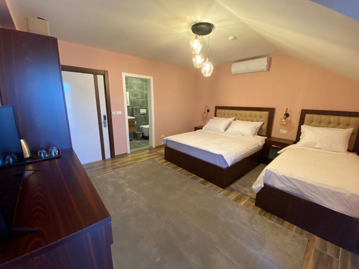 Hotel Kolonja'S เดบาร์ ภายนอก รูปภาพ