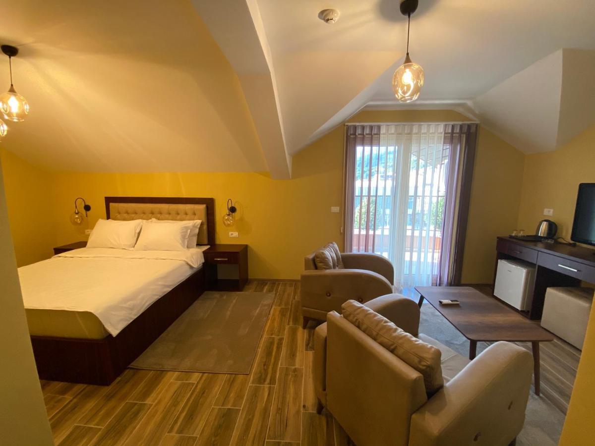 Hotel Kolonja'S เดบาร์ ภายนอก รูปภาพ