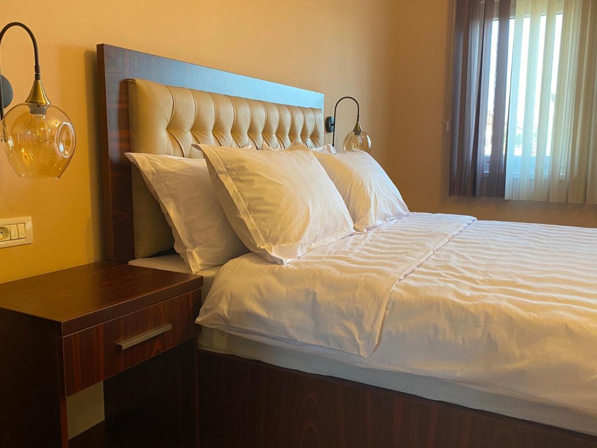 Hotel Kolonja'S เดบาร์ ภายนอก รูปภาพ