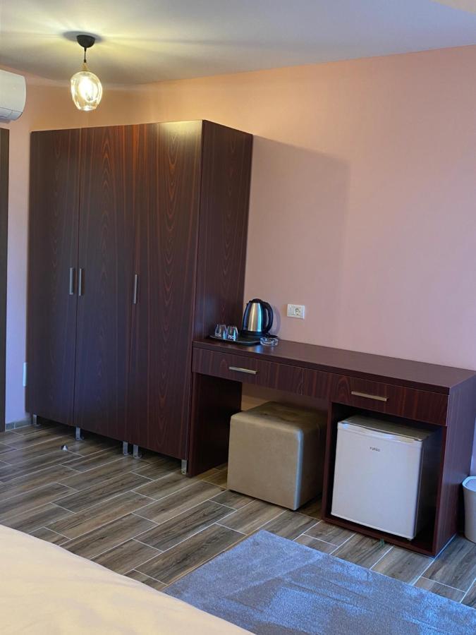 Hotel Kolonja'S เดบาร์ ภายนอก รูปภาพ