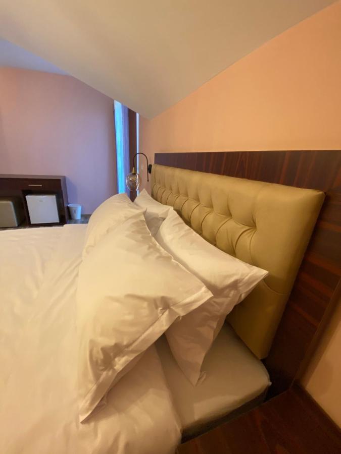 Hotel Kolonja'S เดบาร์ ภายนอก รูปภาพ