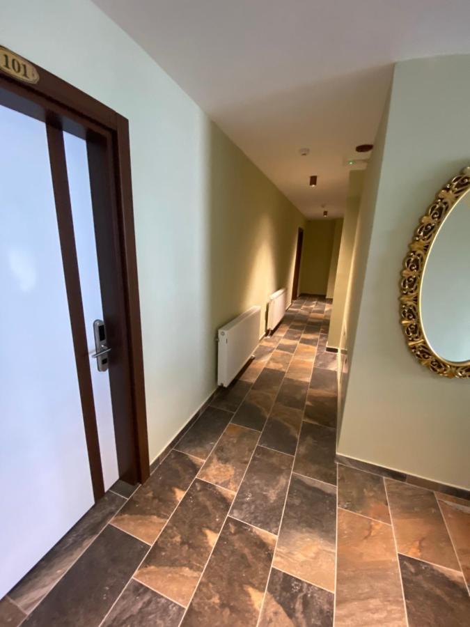 Hotel Kolonja'S เดบาร์ ภายนอก รูปภาพ